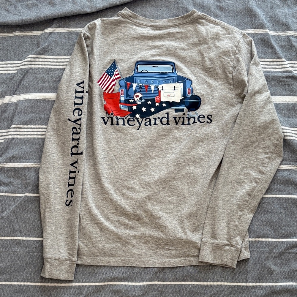 Vineyard Vines Gray Long Sleeve Shirt with Graphic